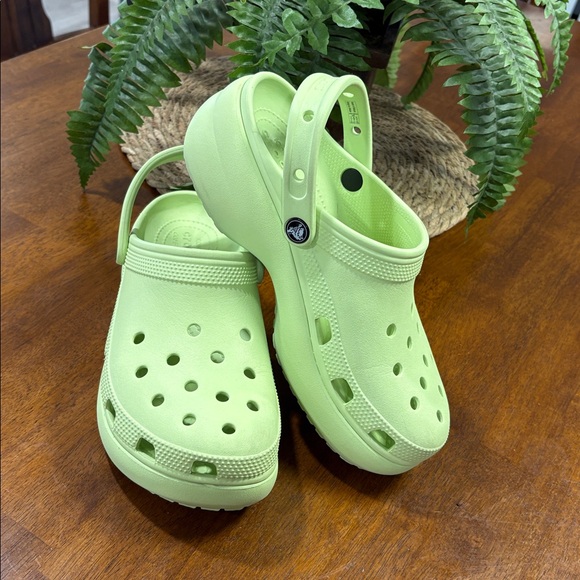 Crocs - Picture 2 of 7